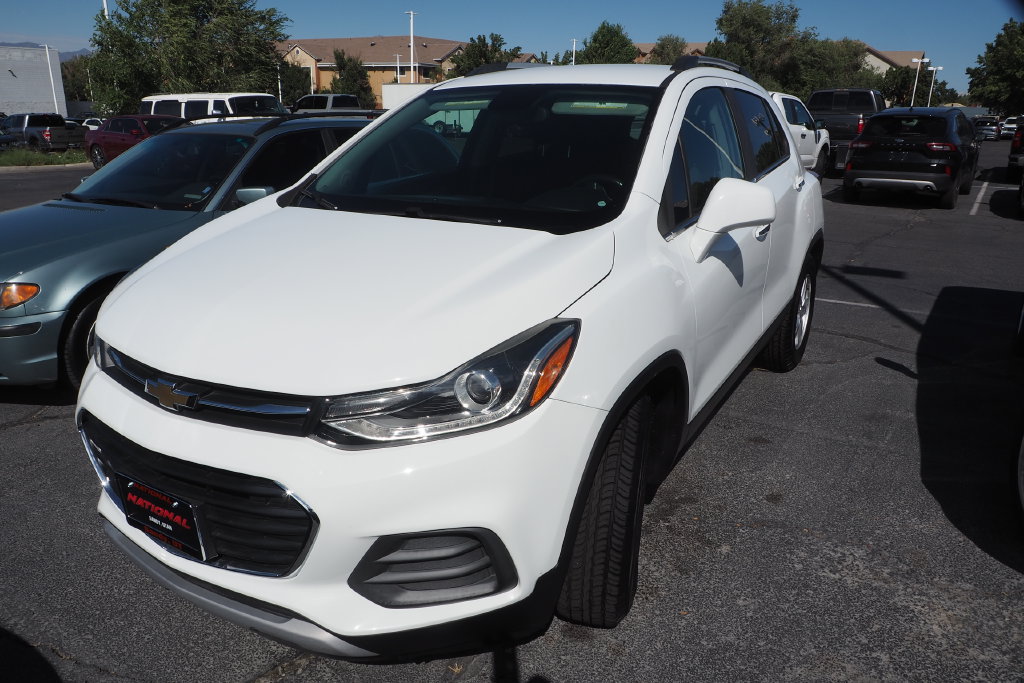 Used 2019 Chevrolet Trax LT w/ LT Convenience Package FWD image 1