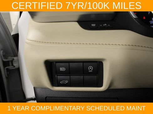 Used 2023 Toyota Highlander XLE FWD image 19