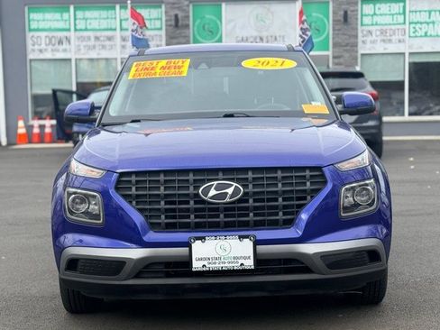 Used 2021 Hyundai Venue SE image 2
