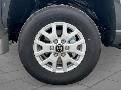 Used 2025 Toyota Tacoma SR AWD/4WD image 11