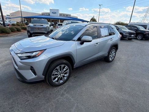 Used 2023 Toyota RAV4 XLE Premium image 11