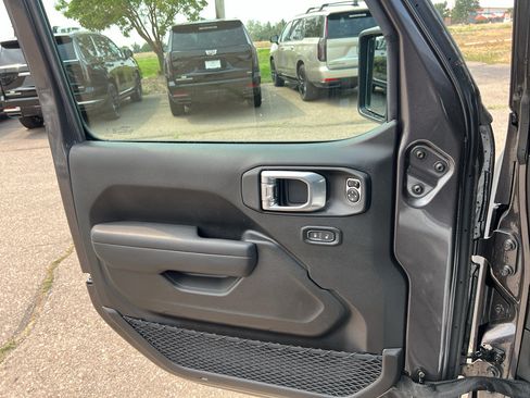 Used 2026 Jeep Wrangler Unlimited Rubicon w/ Safety Group AWD/4WD image 36