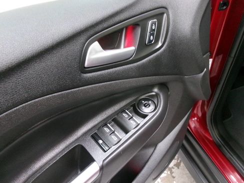 Used 2016 Ford C-MAX SEL FWD image 21