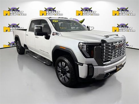 Used 2024 GMC Sierra 3500 Denali image 3