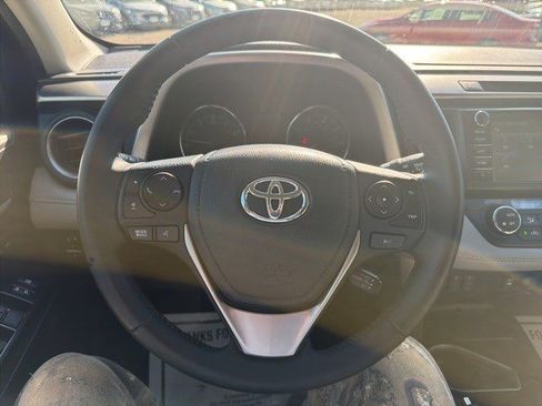 Used 2018 Toyota RAV4 Limited image 21