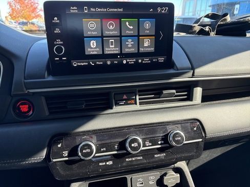 Certified 2024 Honda Pilot Touring image 30