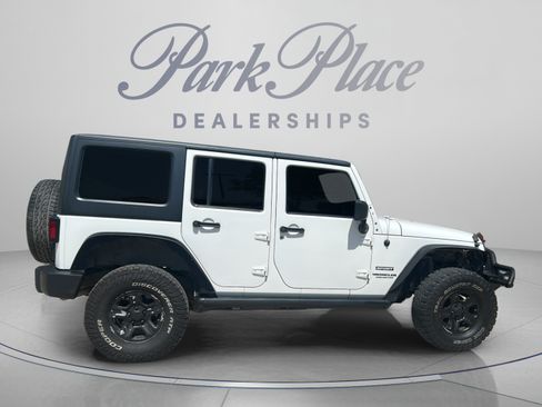 Used 2011 Jeep Wrangler Unlimited Sport w/ Connectivity Group AWD/4WD image 6