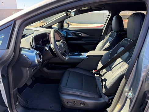 New 2026 Chevrolet Equinox EV LT image 10