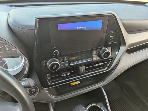 Used 2023 Toyota Highlander XLE image 25