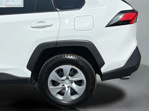 Used 2020 Toyota RAV4 LE w/ Carpet Mat Package AWD/4WD image 28