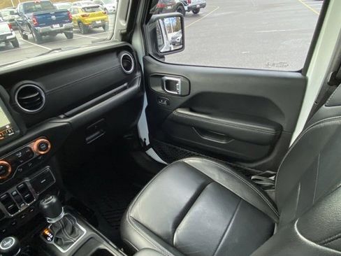 Used 2018 Jeep Wrangler Unlimited Sahara w/ Quick Order Package 24M Moab image 27