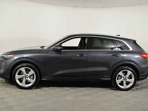 New 2025 Audi Q5 Prestige image 2