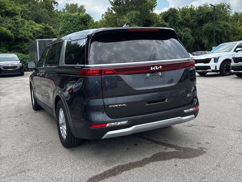Used 2024 Kia Carnival LX FWD image 2