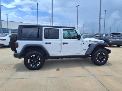 Used 2025 Jeep Wrangler Unlimited Rubicon AWD/4WD image 8