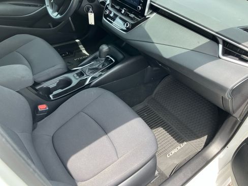 Used 2020 Toyota Corolla LE FWD image 32