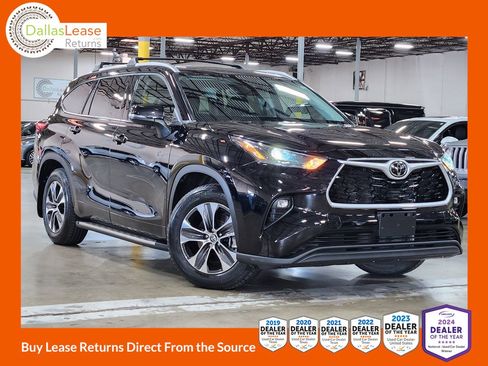 Used 2022 Toyota Highlander XLE image 1