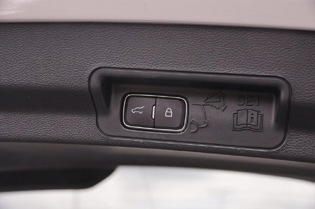 Used 2023 Ford Explorer Limited AWD/4WD image 8