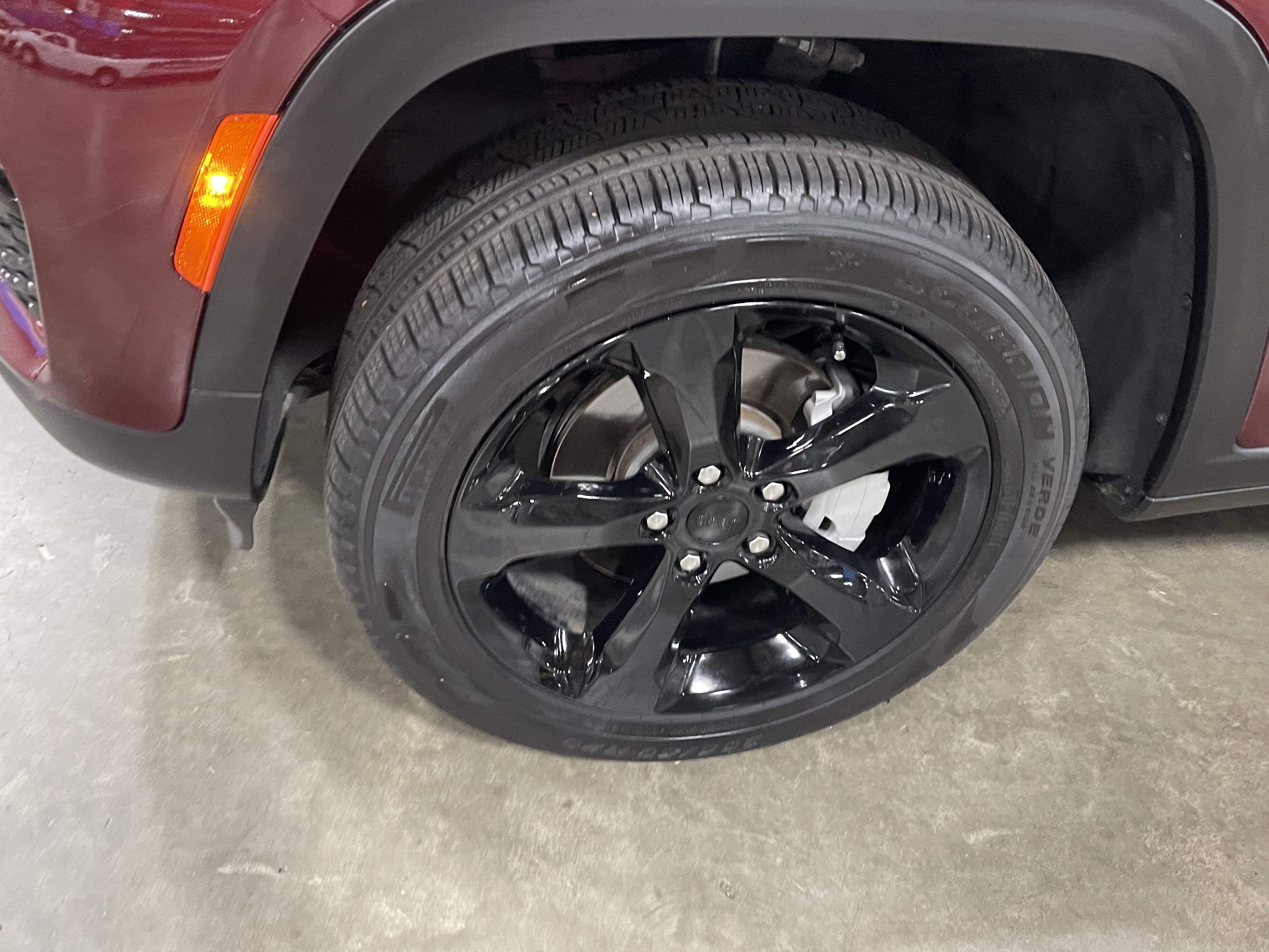 Certified 2024 Jeep Grand Cherokee Limited w/ Black Appearance Package AWD/4WD image 9