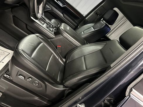 Used 2024 GMC Sierra 3500 Denali w/ Technology Package image 12