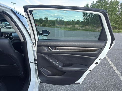 Used 2022 Honda Accord EX-L image 18
