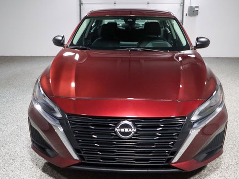 Used 2024 Nissan Altima 2.5 SV FWD image 4