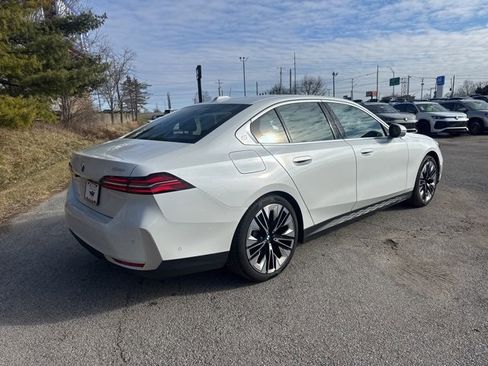 Used 2025 BMW 530i xDrive w/ Premium Package image 3
