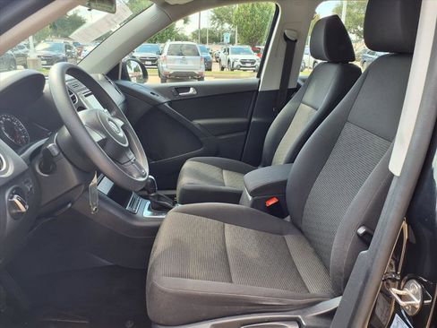 Used 2017 Volkswagen Tiguan Limited image 16