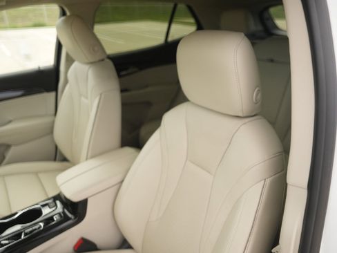 Used 2023 Buick Envision Essence image 10