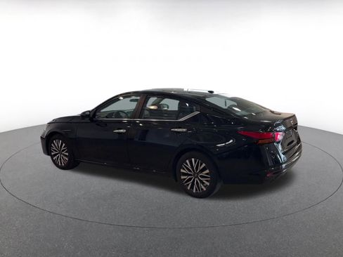 Used 2025 Nissan Altima 2.5 SV image 10