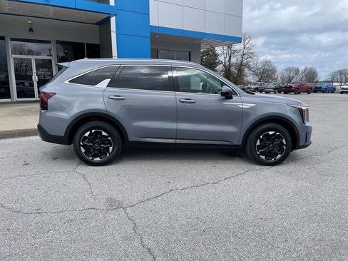 Used 2024 Kia Sorento S image 51