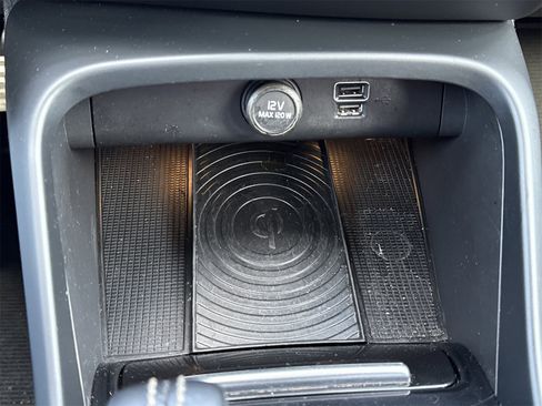 Used 2019 Volvo XC40 T4 R-Design image 30