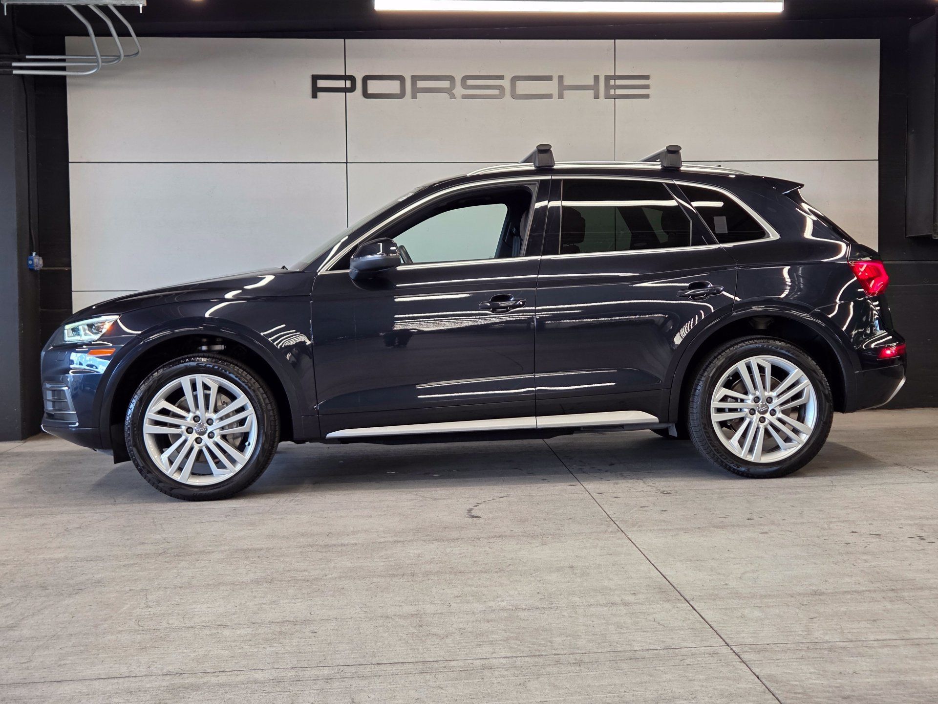 Used 2020 Audi Q5 2.0T Premium Plus AWD/4WD image 2