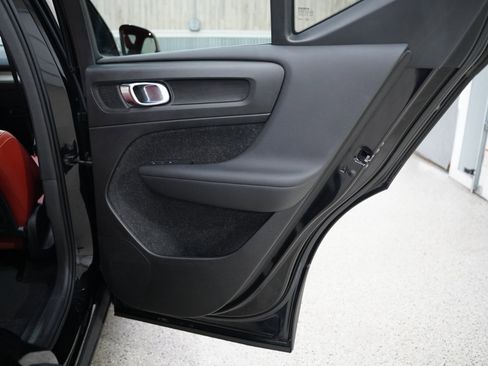 Used 2019 Volvo XC40 T5 Inscription image 35