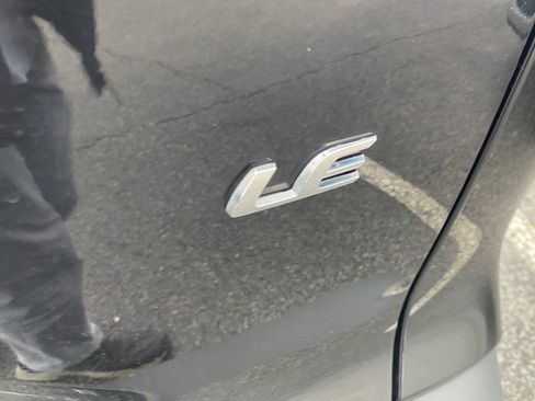 Used 2023 Toyota Corolla Cross LE image 12