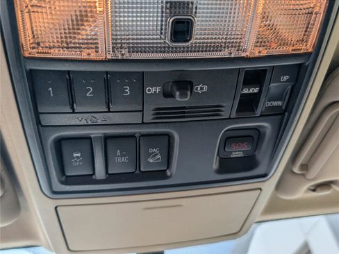 Used 2018 Toyota 4Runner Limited AWD/4WD image 33