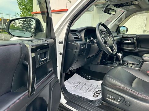 Certified 2018 Toyota 4Runner TRD Off-Road Premium AWD/4WD image 9
