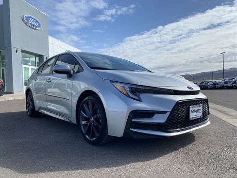 Used 2025 Toyota Corolla SE image 14