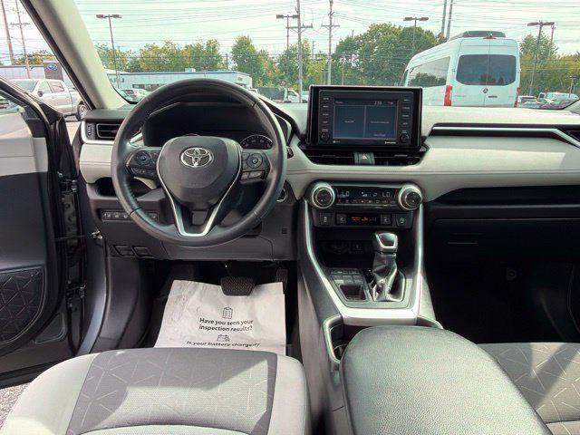 Used 2020 Toyota RAV4 XLE w/ Convenience Package AWD/4WD image 17