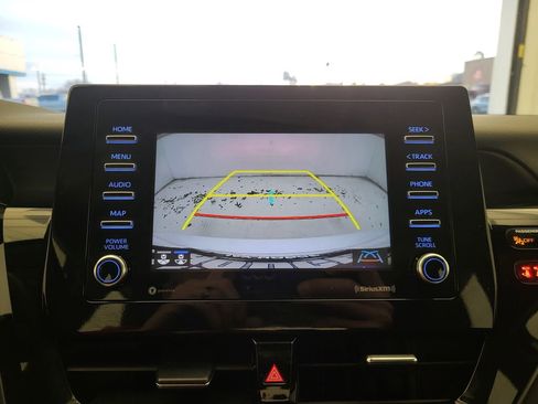 Used 2024 Toyota Camry SE image 9