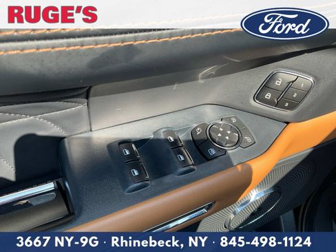 Used 2023 Ford Expedition Platinum AWD/4WD image 19