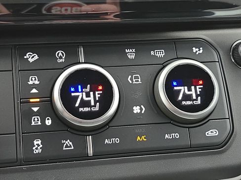 New 2026 Land Rover Defender 110 X-Dynamic SE image 23