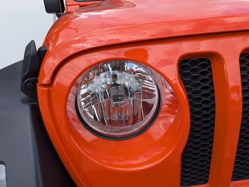 Used 2023 Jeep Wrangler Sport S image 9