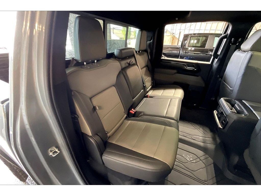 Used 2024 Chevrolet Silverado 2500 ZR2 w/ Technology Package AWD/4WD image 29