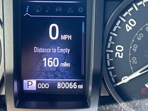 Used 2018 Toyota Tacoma TRD Off-Road w/ Technology Package AWD/4WD image 20