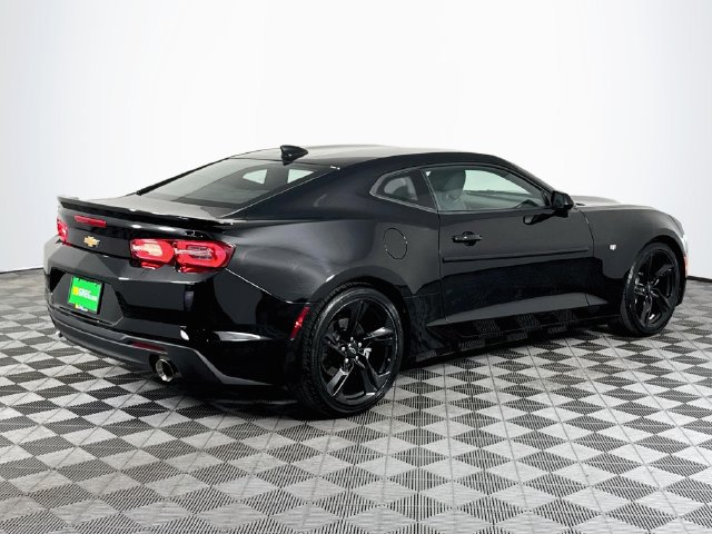 Used 2024 Chevrolet Camaro LT RWD image 8