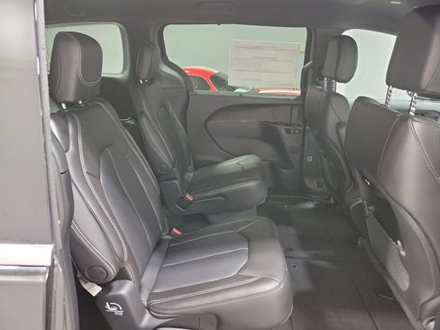 New 2026 Chrysler Pacifica Select image 10