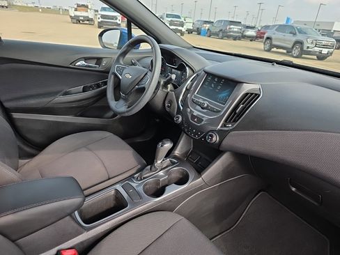 Used 2017 Chevrolet Cruze LT w/ Convenience Package image 15