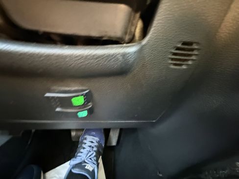 Used 2012 Jeep Wrangler Rubicon w/ PWR Convenience Group image 17