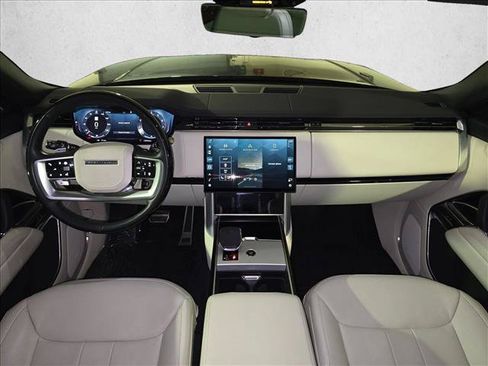 Used 2025 Land Rover Range Rover SE AWD/4WD image 9