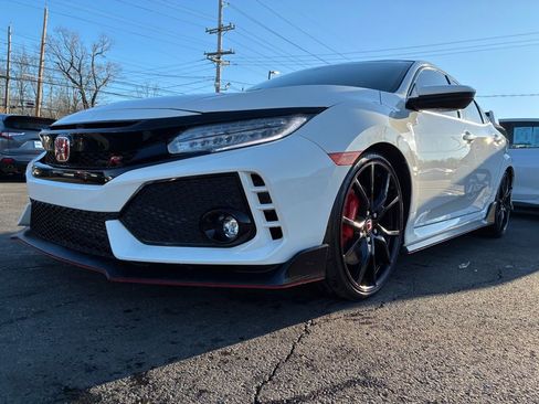 Used 2018 Honda Civic Type R image 3